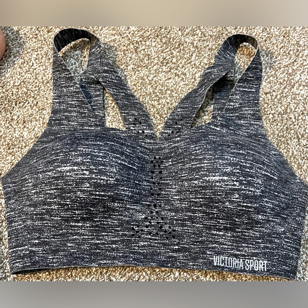 Victoria Sport Victorias Secret Women’s Size 32D Lightweight Sports Bra